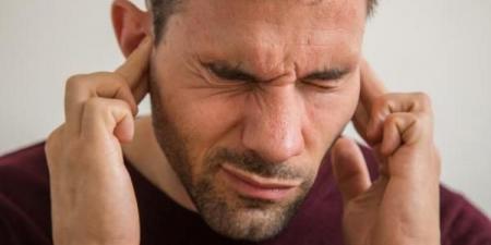 طنين الأذن المزمن مؤشر مبكر لضعف الإدراك لدى كبار السن - تليجراف الخليج