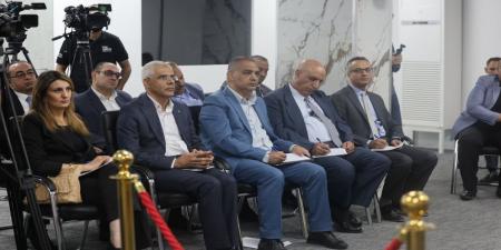 الحكومة تدرس نظامًا جديدًا للناطقين الإعلاميين وغرفة متابعة في وزارة الاتصال الحكومي - تليجراف الخليج