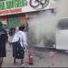 ”لحظة الرعب في المكلا: سيارة تتحول إلى كتلة نيران أمام المارة… والسائق ينجو في اللحظة الأخيرة!” - تليجراف الخليج