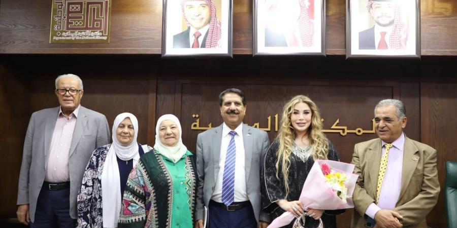 ندوة أدبية حول كتاب "فحوى التأويل" للكاتب علي القيسي برعاية الدكتورة والأديبة سارة طالب السهيل. - تليجراف الخليج
