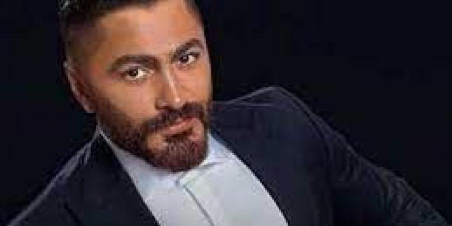 "أُصيب أثناء اللعب مع أبنائه" .. مدير أعمال تامر حسني يكشف تفاصيل إصابته بكسر في القدم - تليجراف الخليج