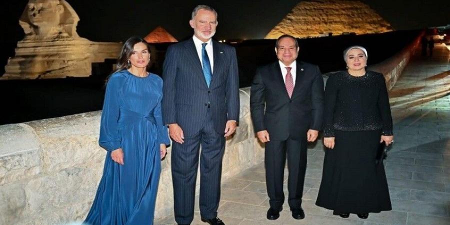 مصر.. السيسي يصطحب ملك إسبانيا وزوجته في جولة بمنطقة الأهرامات التاريخية - تليجراف الخليج