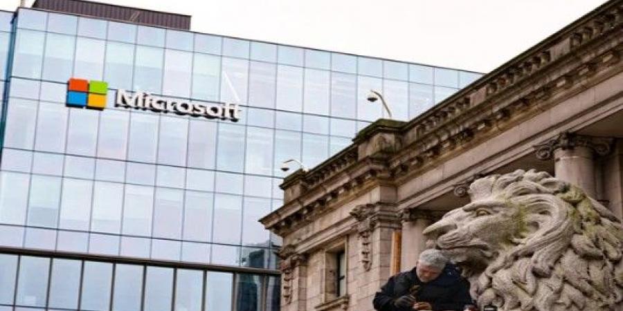 مايكروسوفت تنهي دعم ويندوز 10 قريبًا واتهامات بتعريض ملايين المستخدمين للخطر - تليجراف الخليج